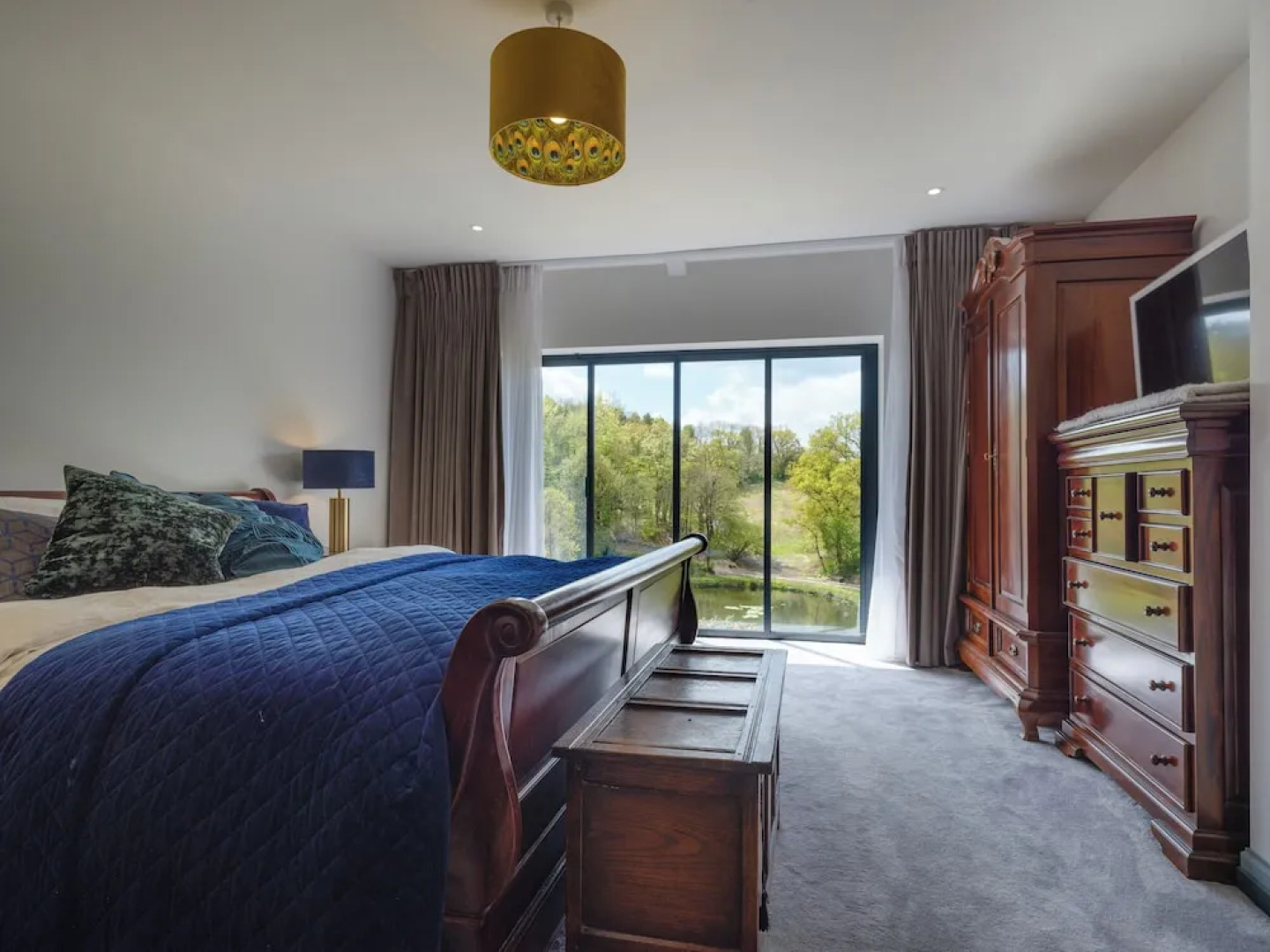 Inviting 5-bed House With Fishing Lake in Devizes