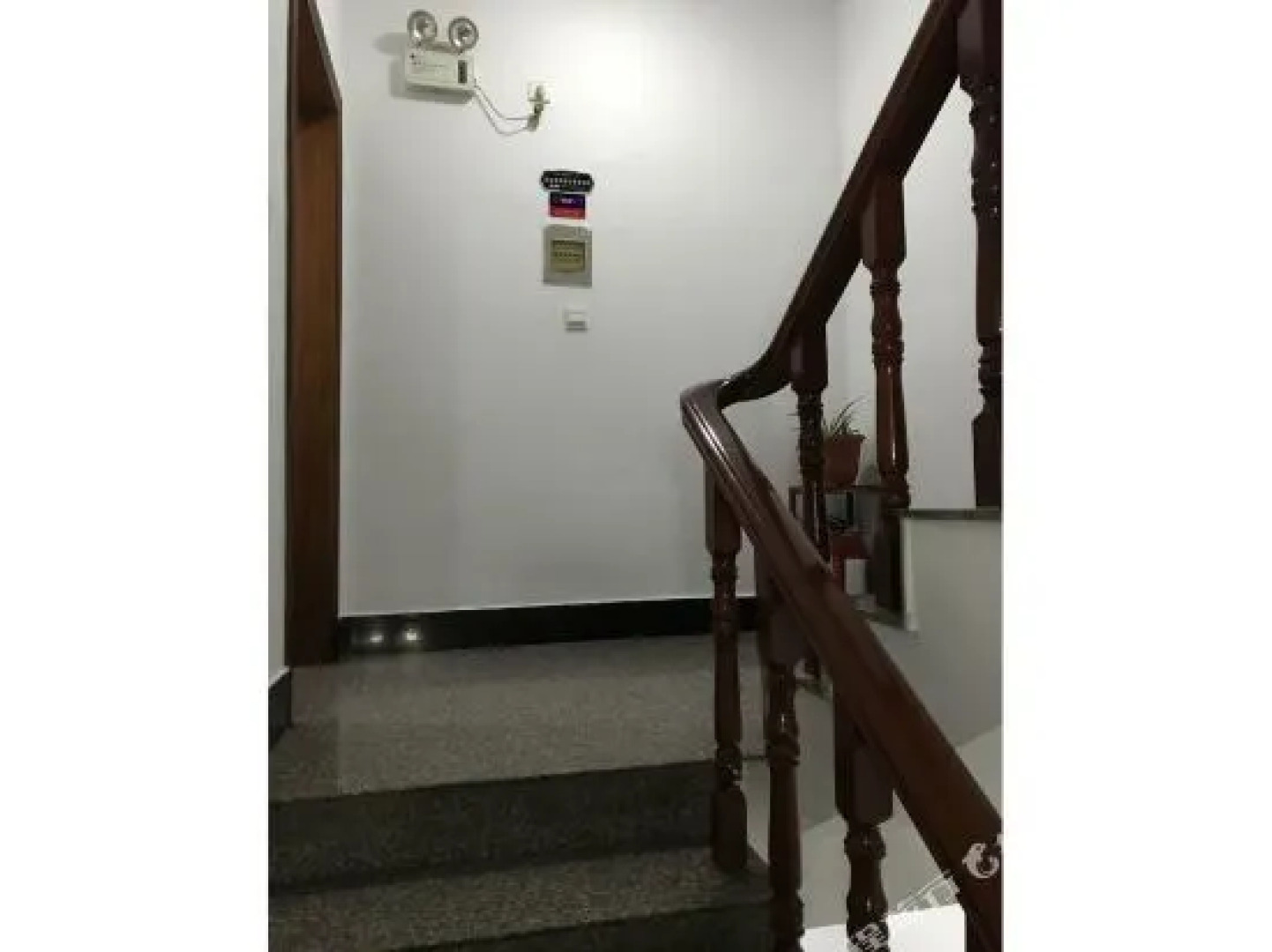 Fenghua Huangfu Hostel