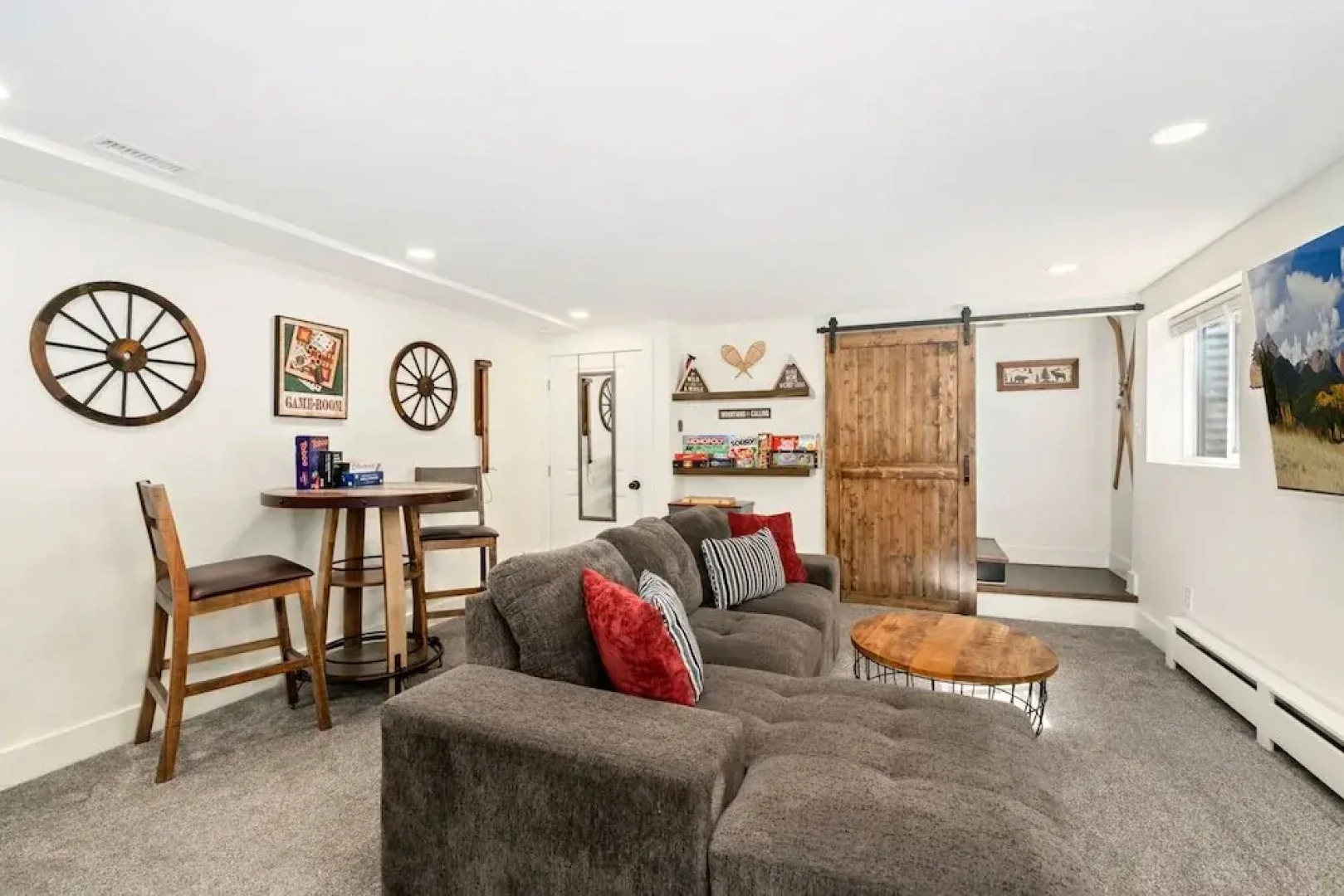 Windsor Farmhouse Family Fun, Yard & Fireplace