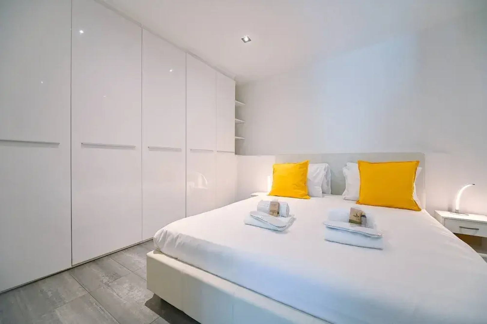 Sunny Suite With Lake View