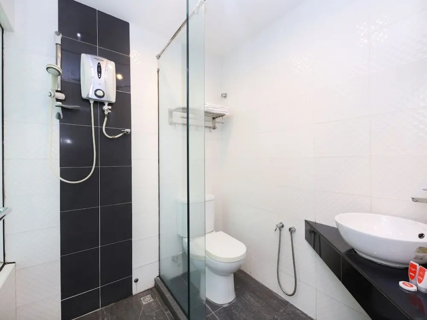 Marvelton Hotel by OYO Rooms