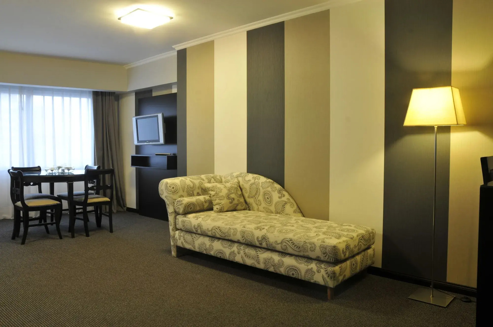 Plaza Real Suites Hotel