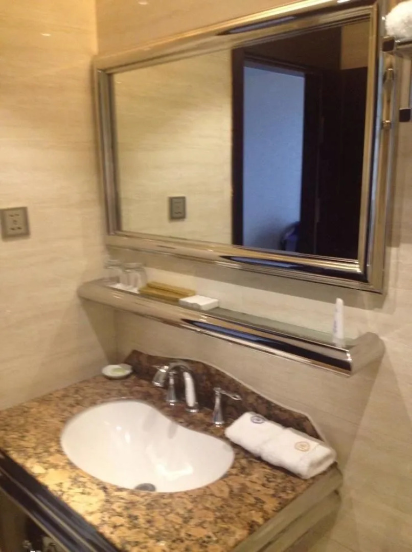 Dandong Jiangbin International Hotel (Yalu River Broken Bridge Scenic Spot Railway Station Branch)