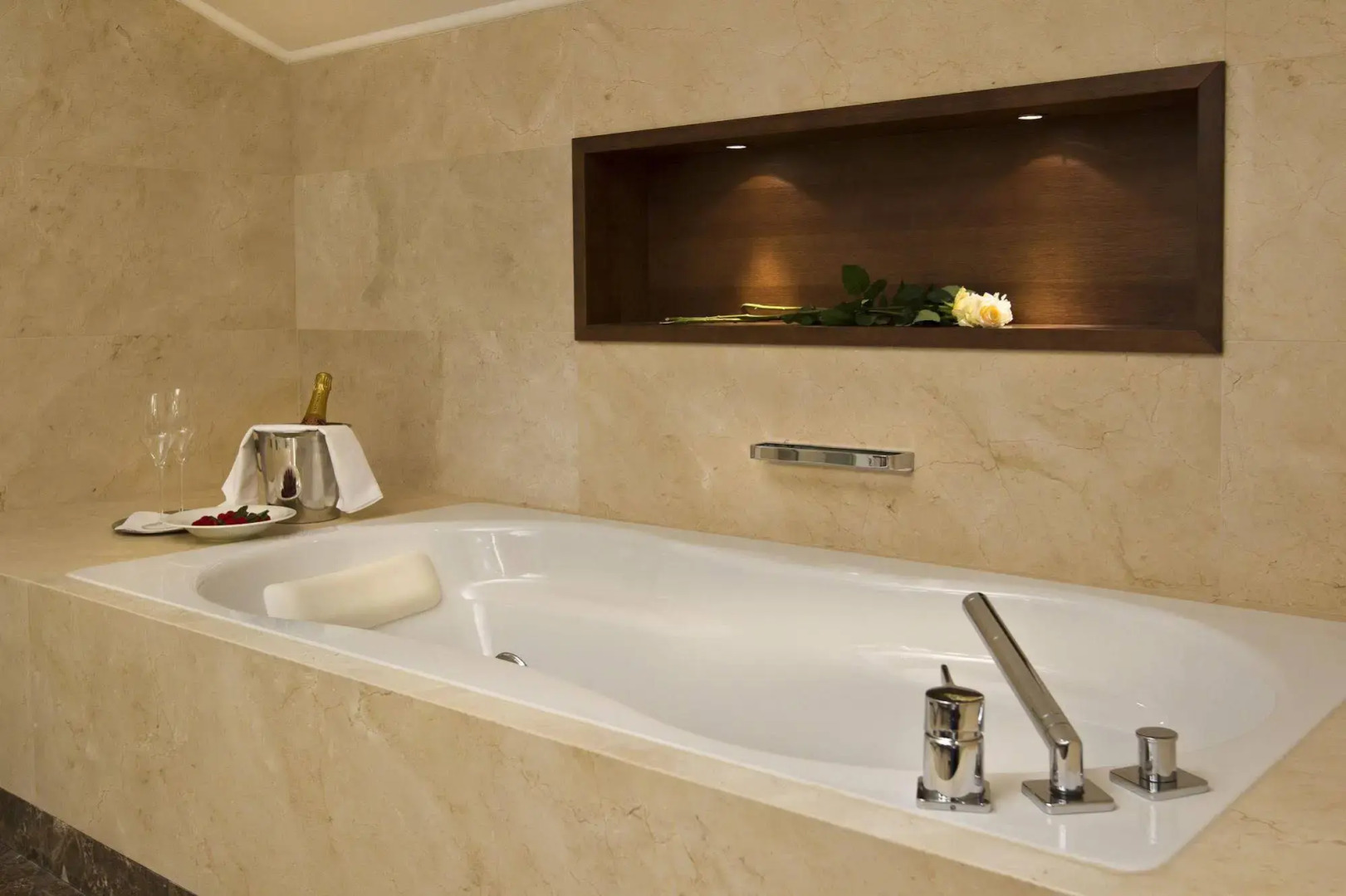 Iris Porsche Hotel & Restaurant