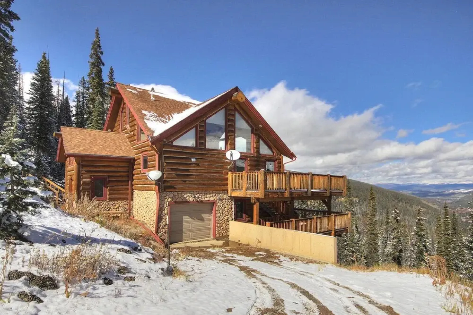 Stunning Mountain Getaway! Sleeps 10!