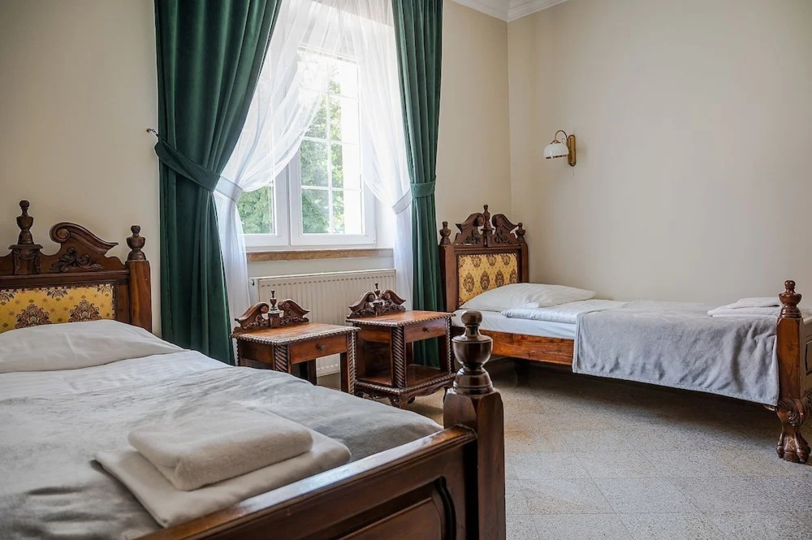 Dwor Ostoya Airport Hotel