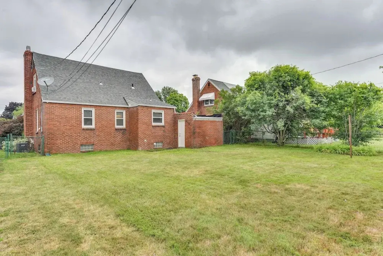 Quiet Cheektowaga Retreat: 23 Mi to Niagara Falls!