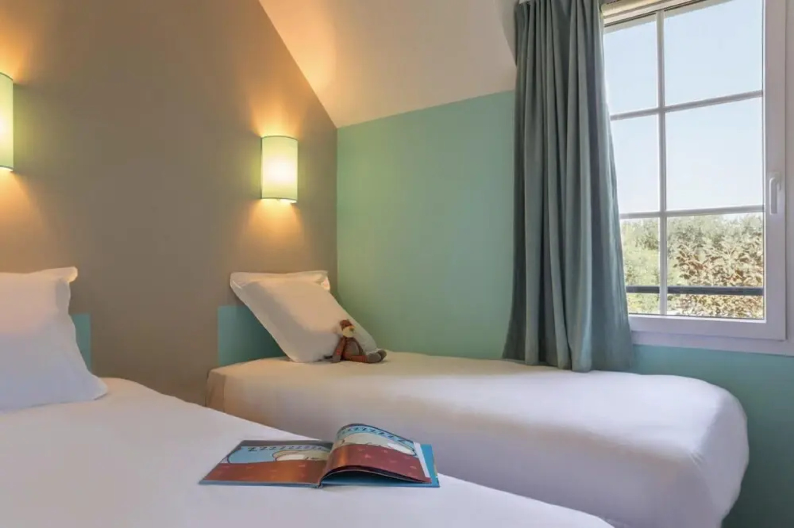 Holiday Home in Residence Le Green Beach, Port-en-besssin-huppain