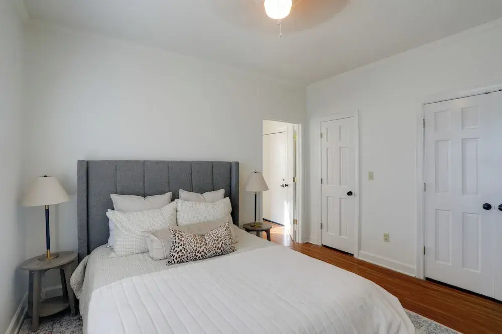 Walk to Oxford Square & Ole Miss: Central Home!