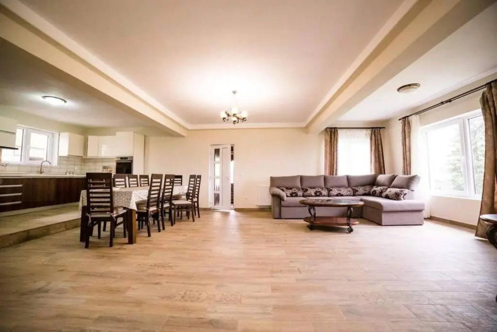 Cheerful 6-bedroom villa with indoor fireplace - price for entire property