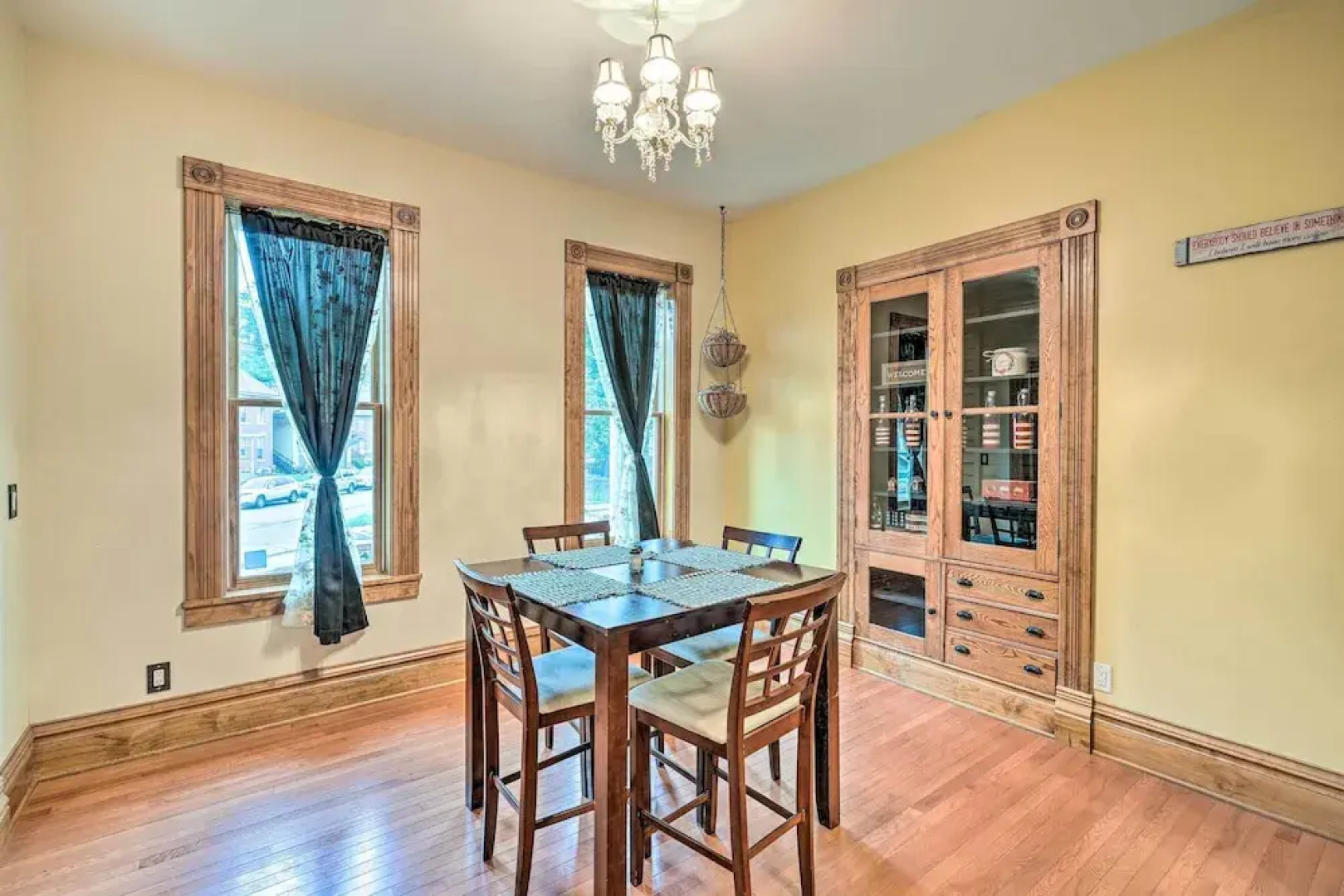 < 1 Mi to Downtown: Historic Dubuque Gem!