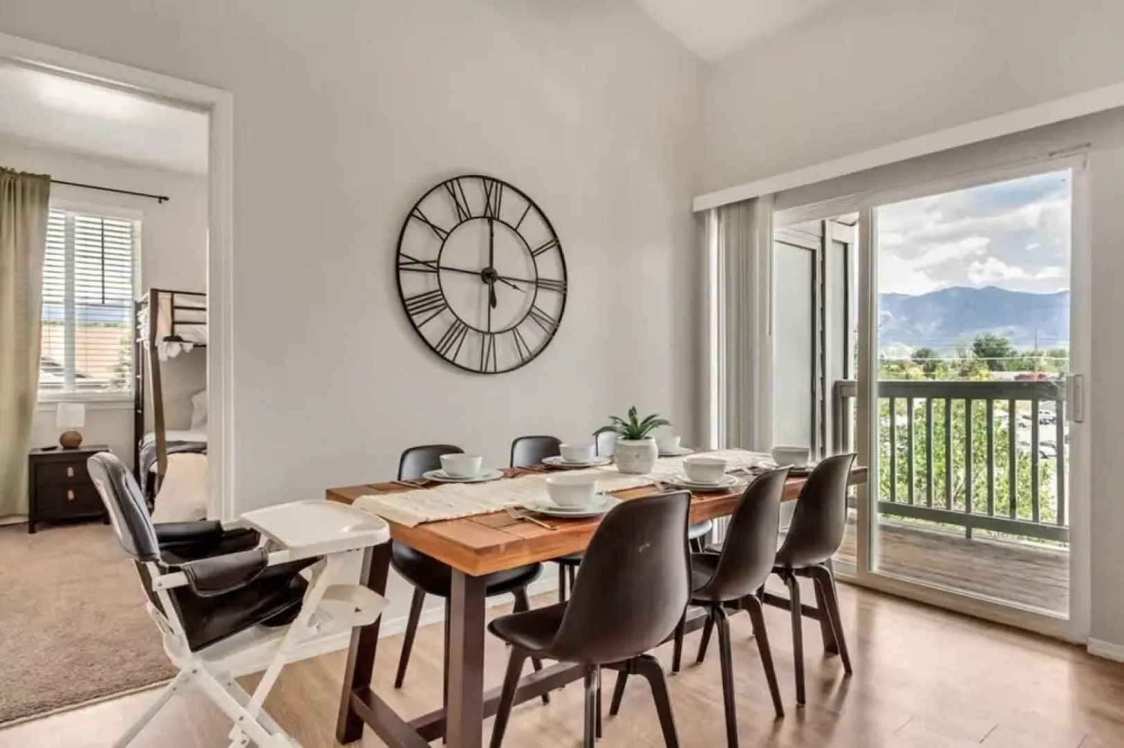 Quiet Apt - Close to Davis Conference - King Bed