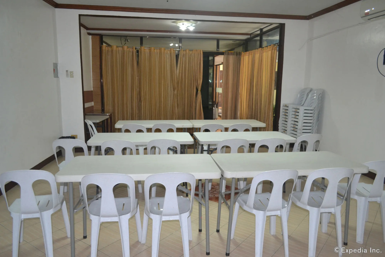 Antonio's Apartelle & Suites