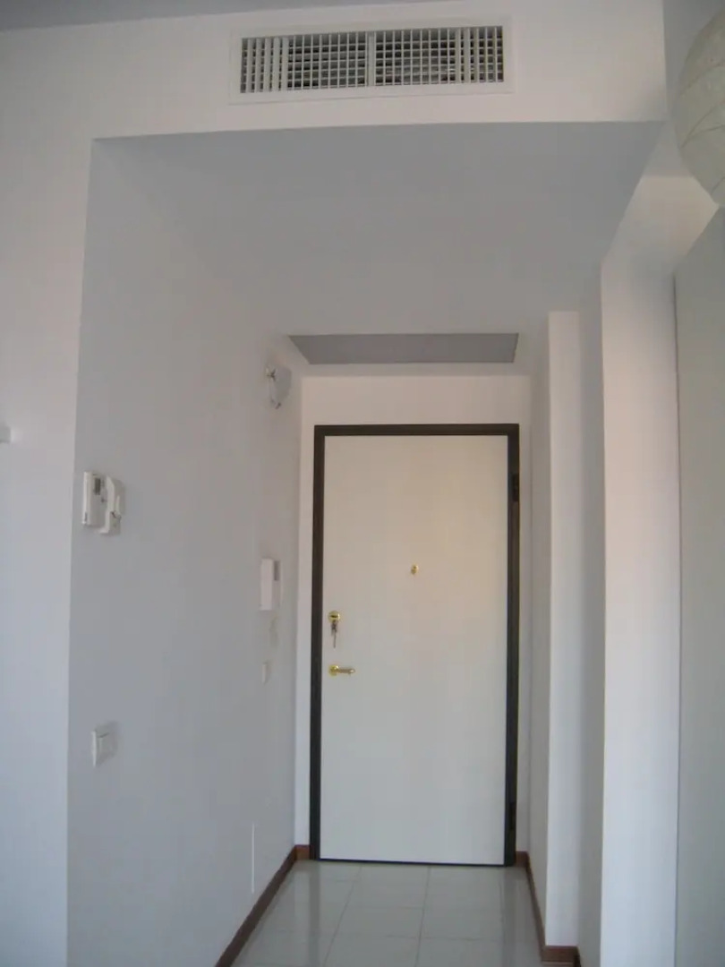 Spacious and Bright Studio With 2 Mm2 Stops