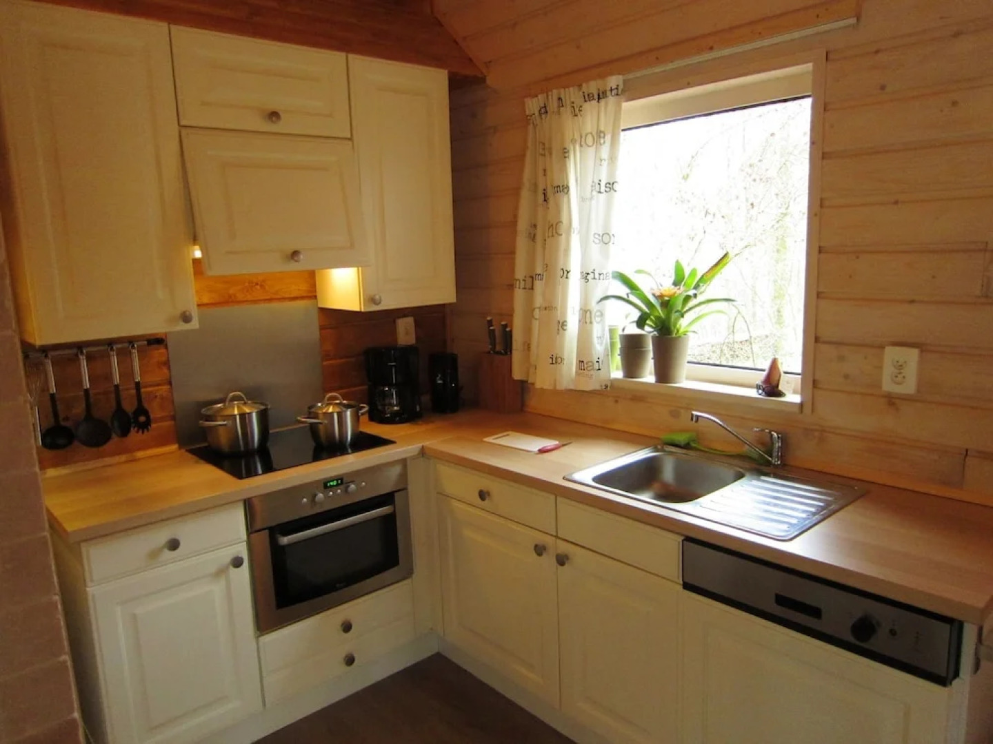 Cozy Chalet in Oignies-en-Thierache with Sauna