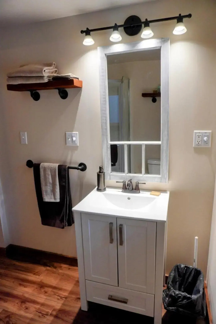 4 Mile Creek Cabin (Creekside)