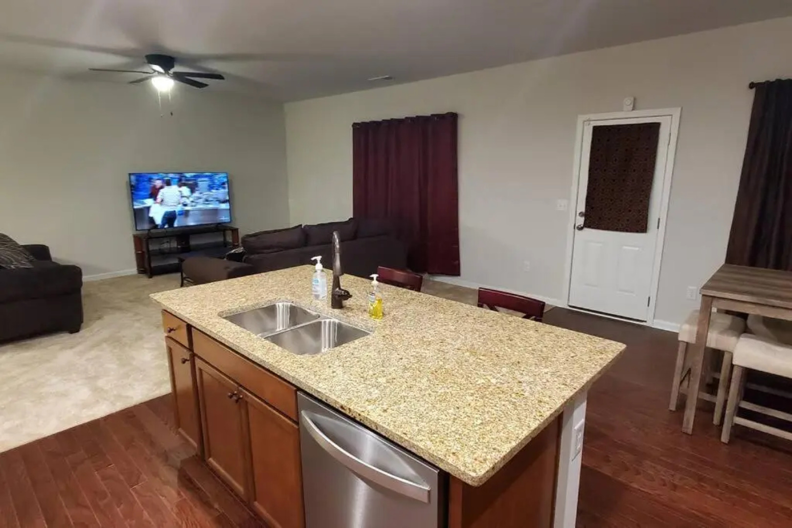 New 3 Bedroom Home w/ tons of amenities & parking.