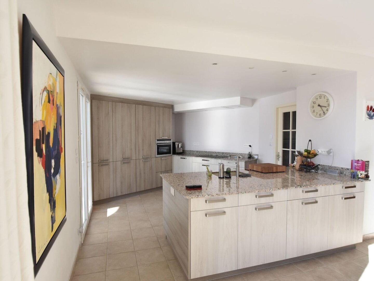 Air-conditioned villa with heated pool, guesthouse and stunning views