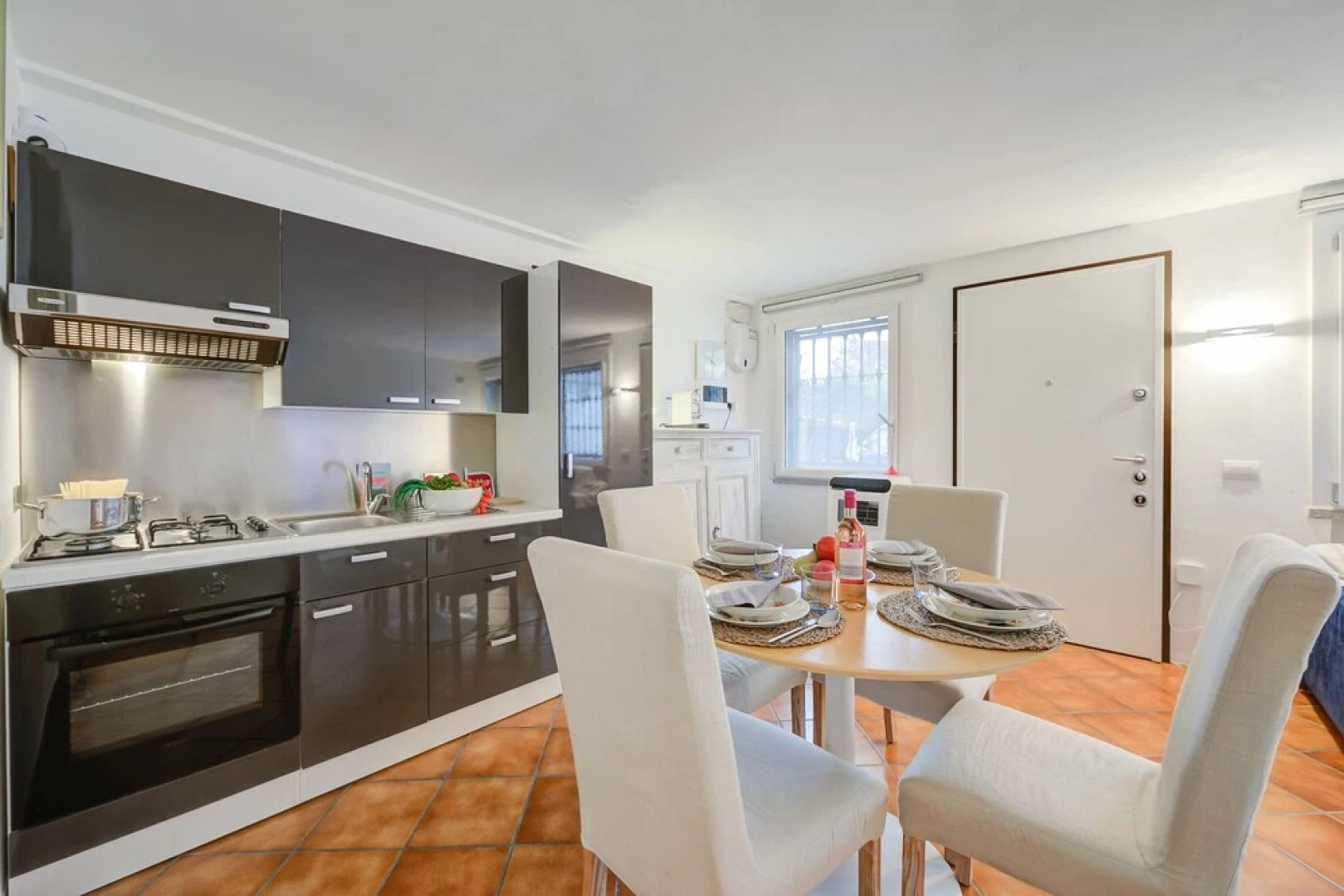 Red Door Apartment Private Terrace