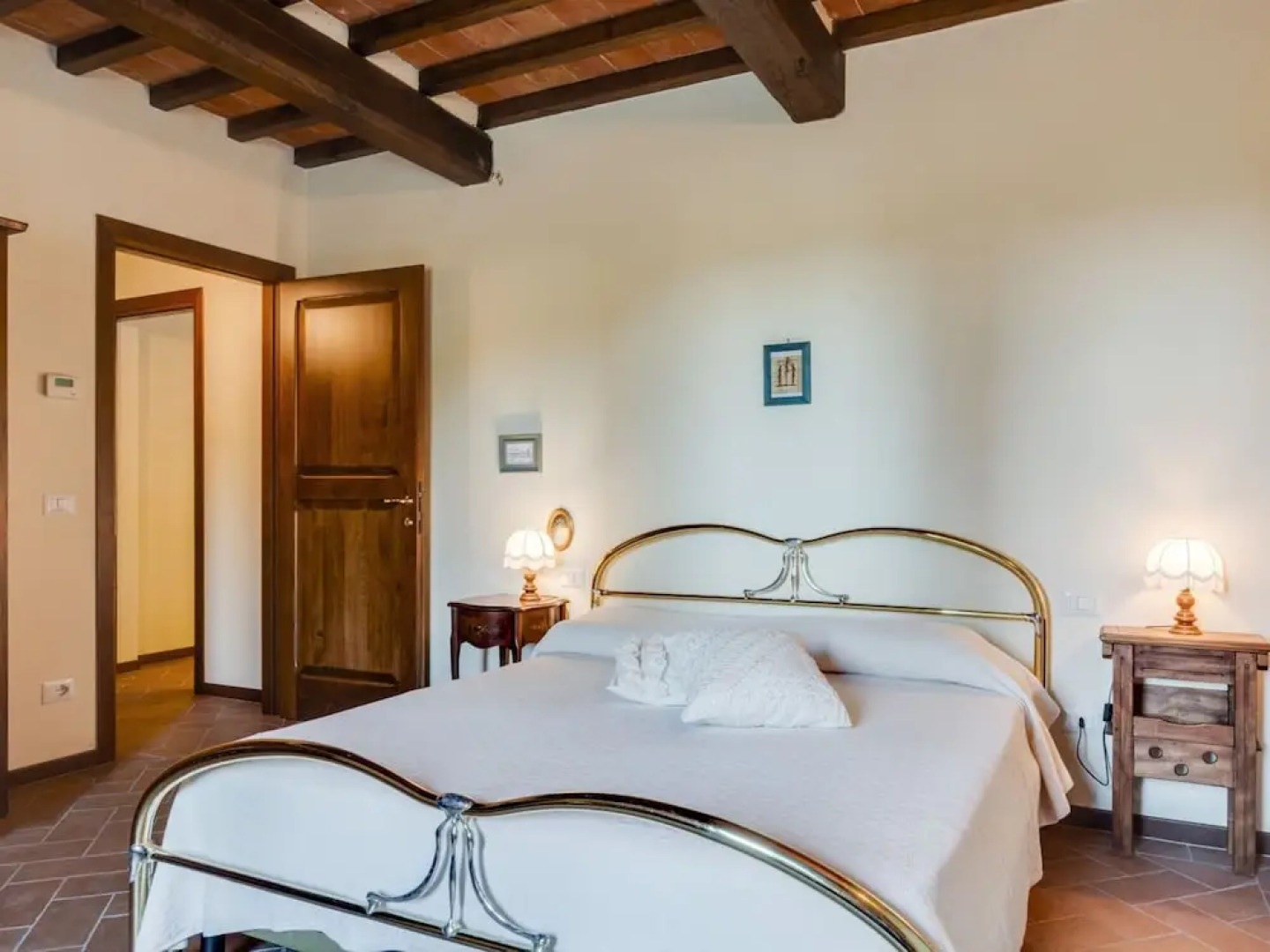 Farmhouse in Tuscany With Pool & Vineyard View