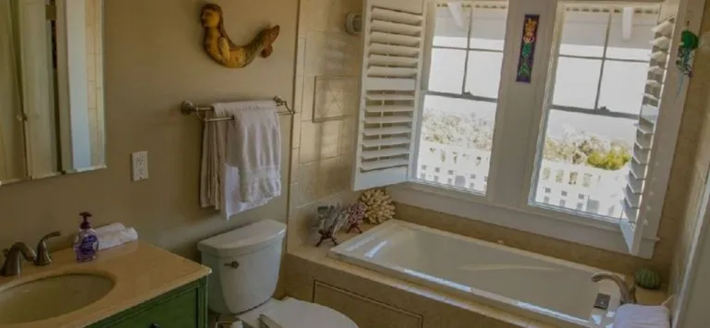 Hamakua Ranch House B&B