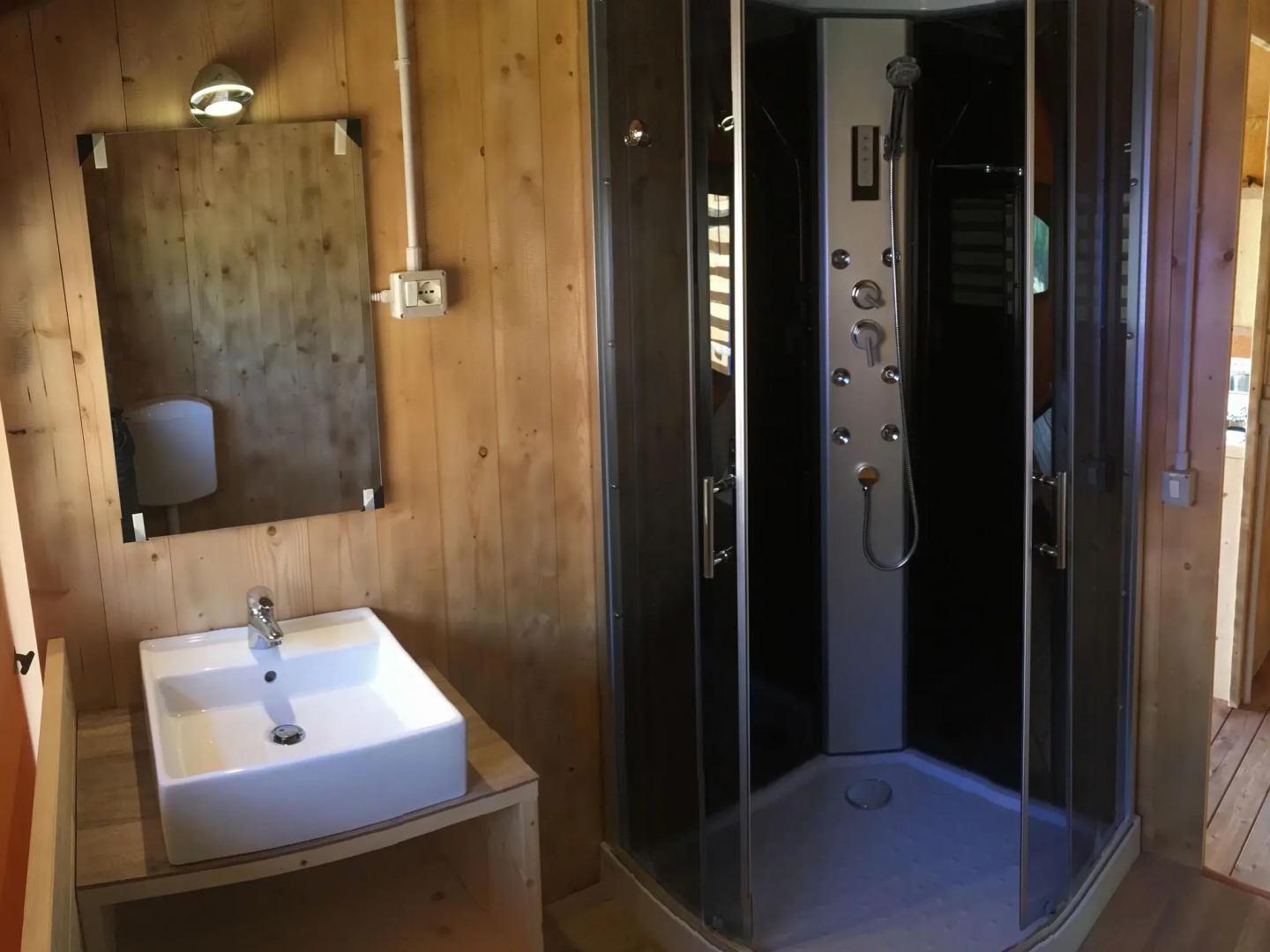 Beautiful tent lodge in Massignano with private terrace