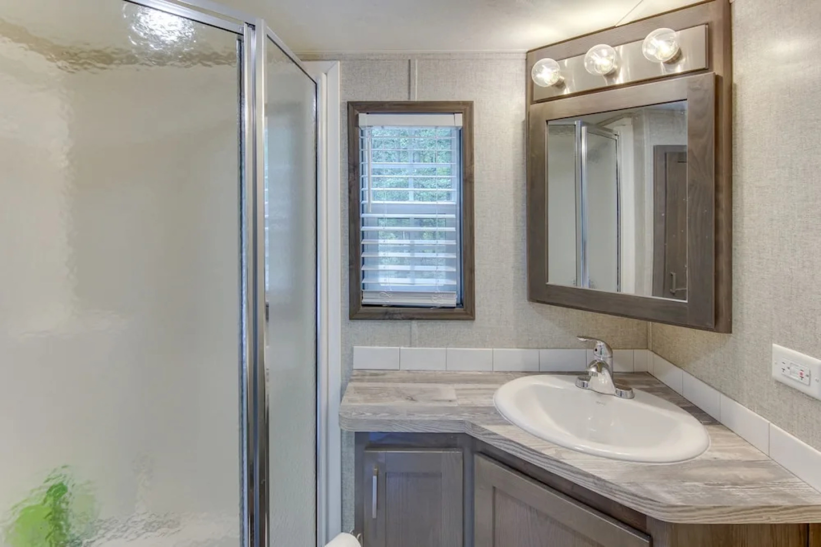 Tree-lined Cabin w/ Grill in Penrose!