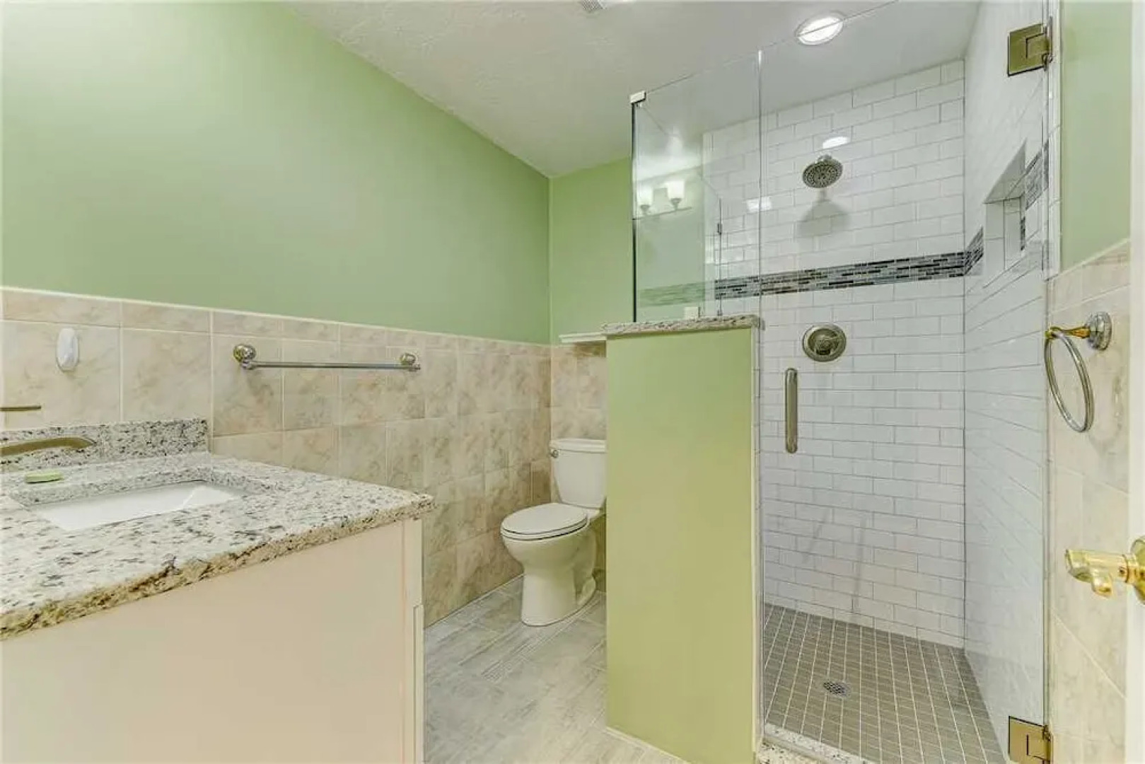 Island Retreat Upper B, Ocean Front, 2 Bedrooms, Sleeps 6