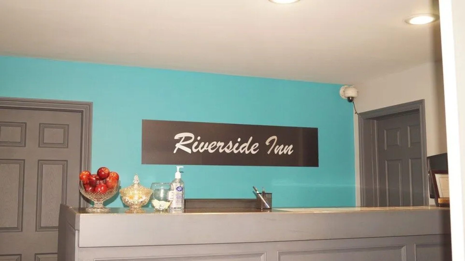 Riverside Inn