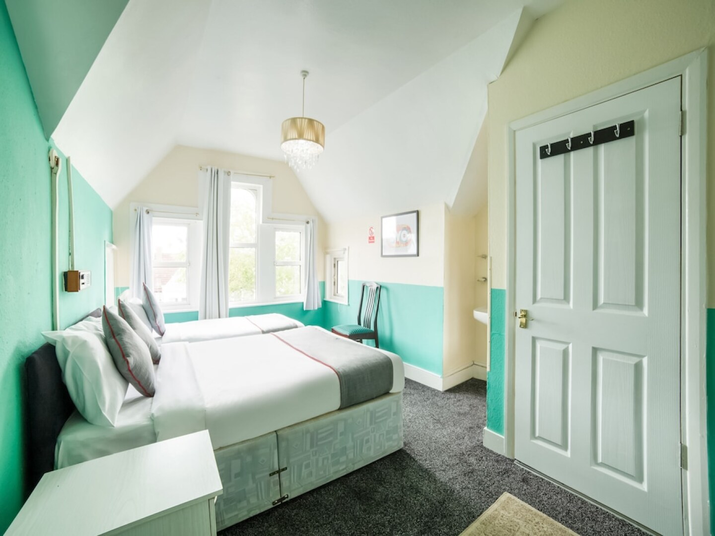 Oyo Devine Beach Hotel, Westcliff Southend-On-Sea