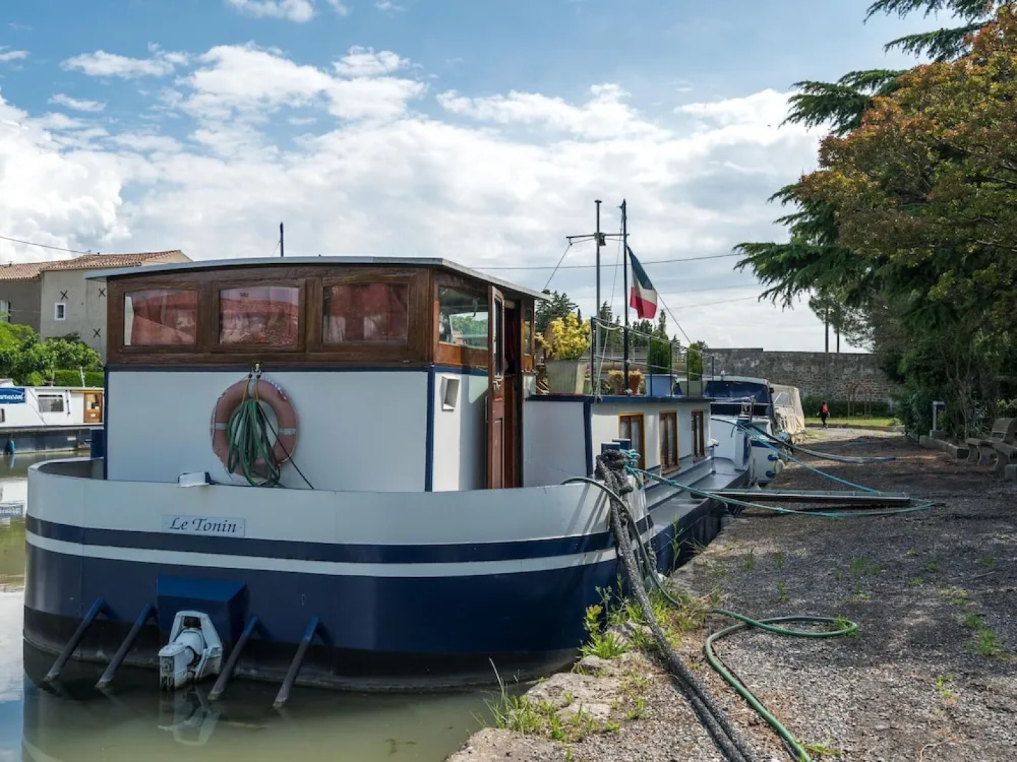 Comfortable House Boat in Homps with Roof Terrace
