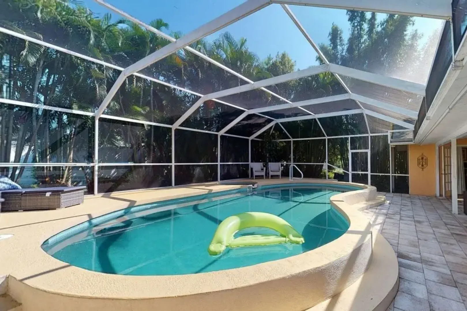 Sarasota Bay Pool Home