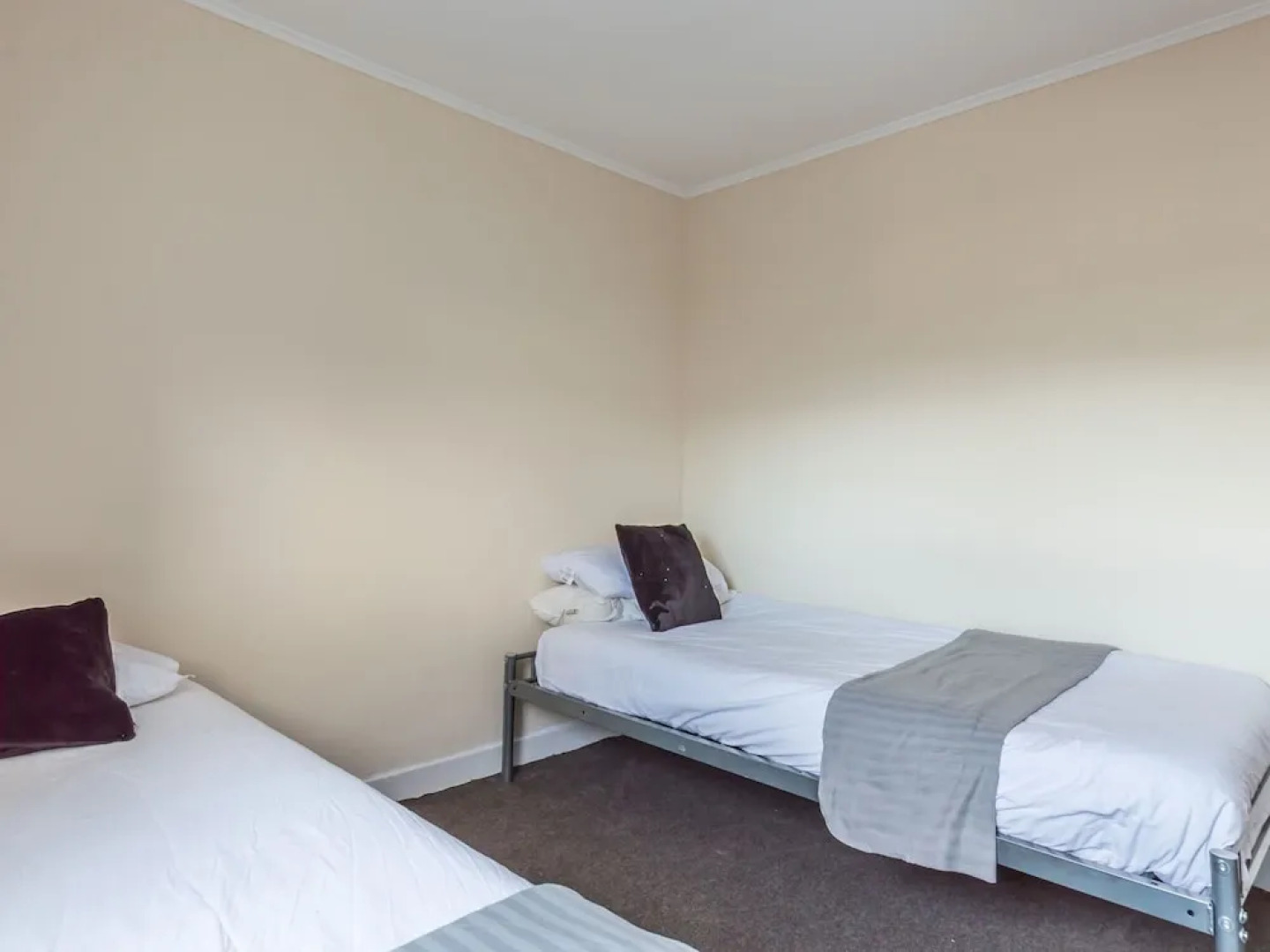 Alluring Holiday Home in Livingston near Town Center