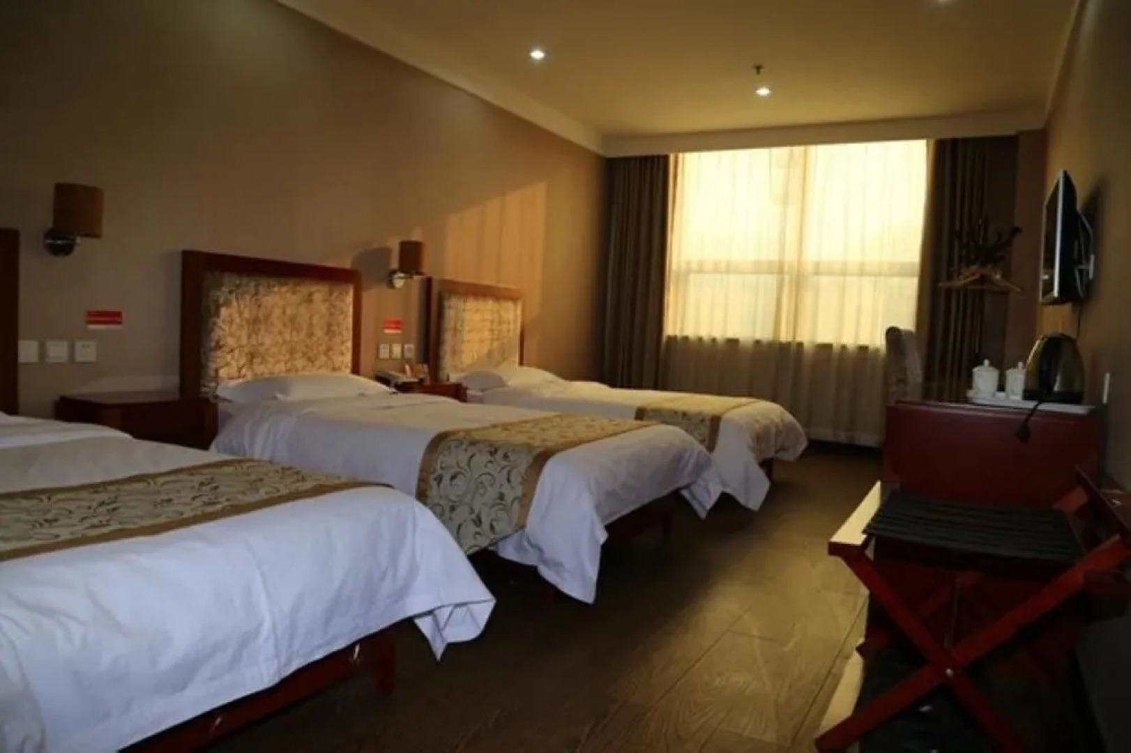 Yibaide Business Hotel