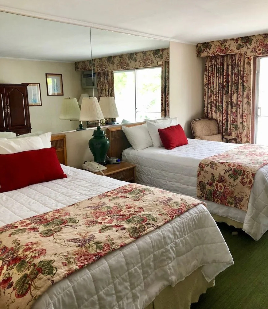 Sands of Time Motor Inn & Harbor House