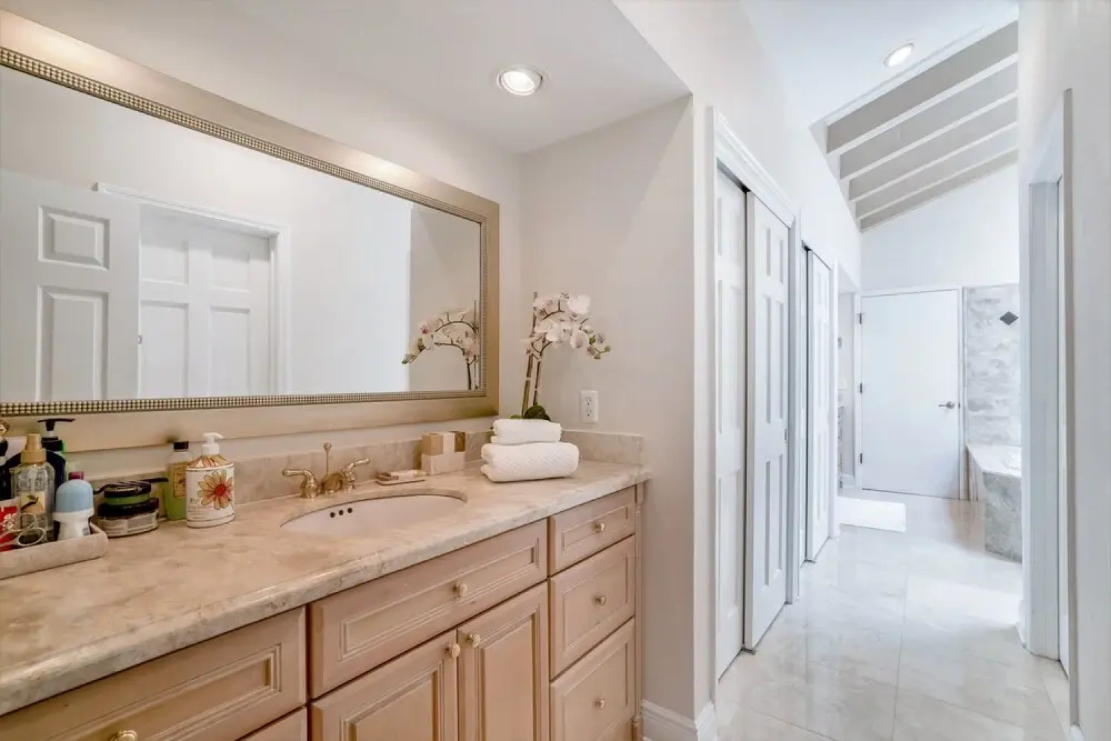 Ultimate 6 Bedroom 5 Bathroom On Bay Hill