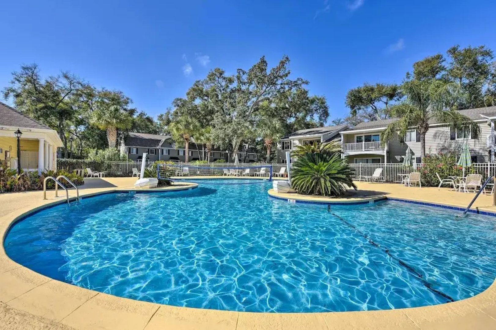 Resort-style Condo in St Simons ~ 1 Mi to Pier!