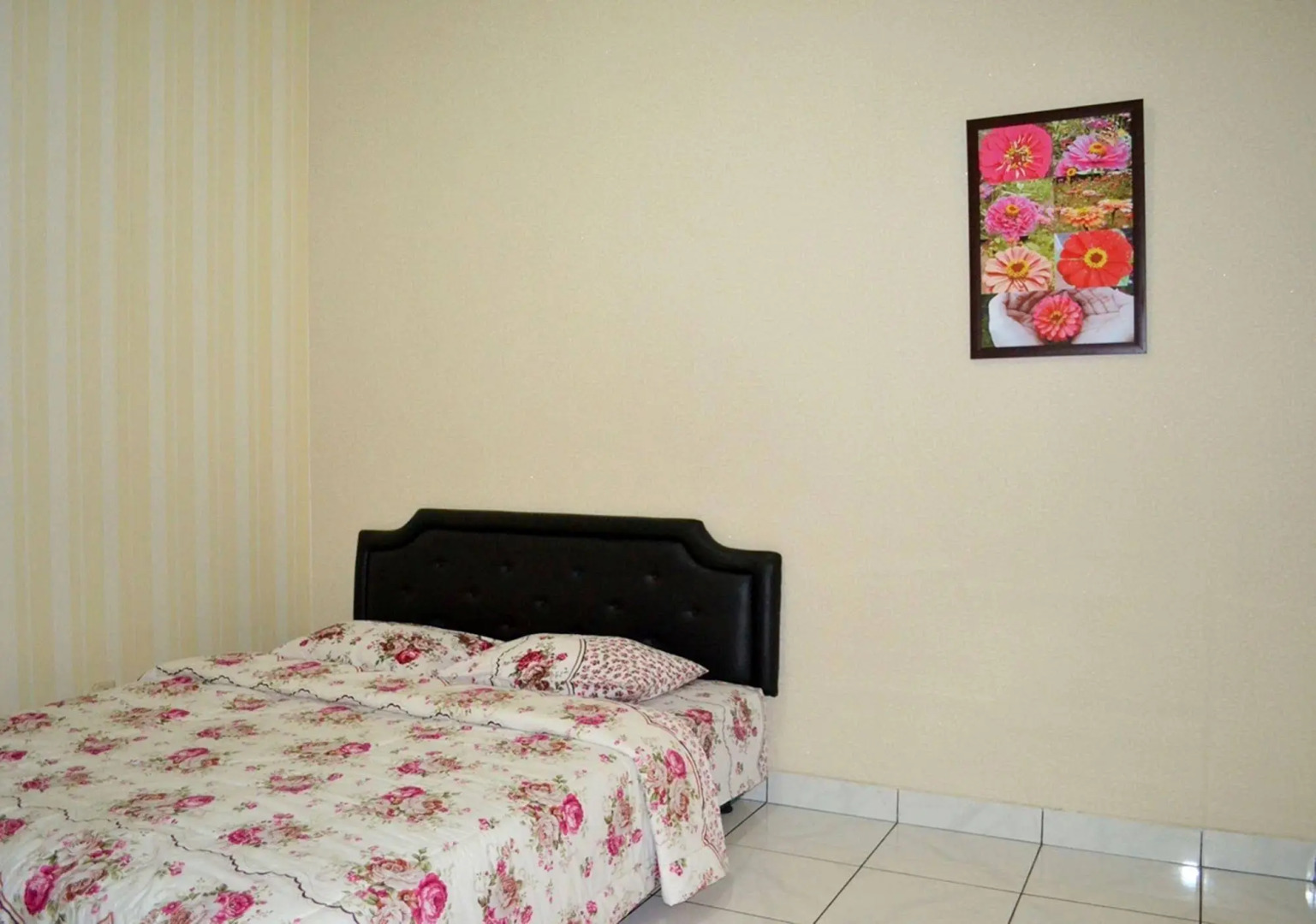 Vila Bunga Merah Gelatik