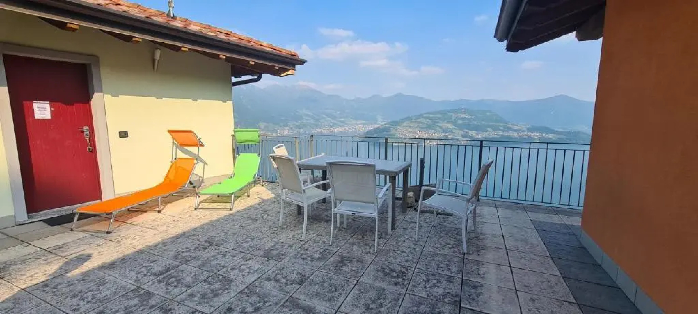 Residence Sirene alloggio Stefania vista lago e piscina