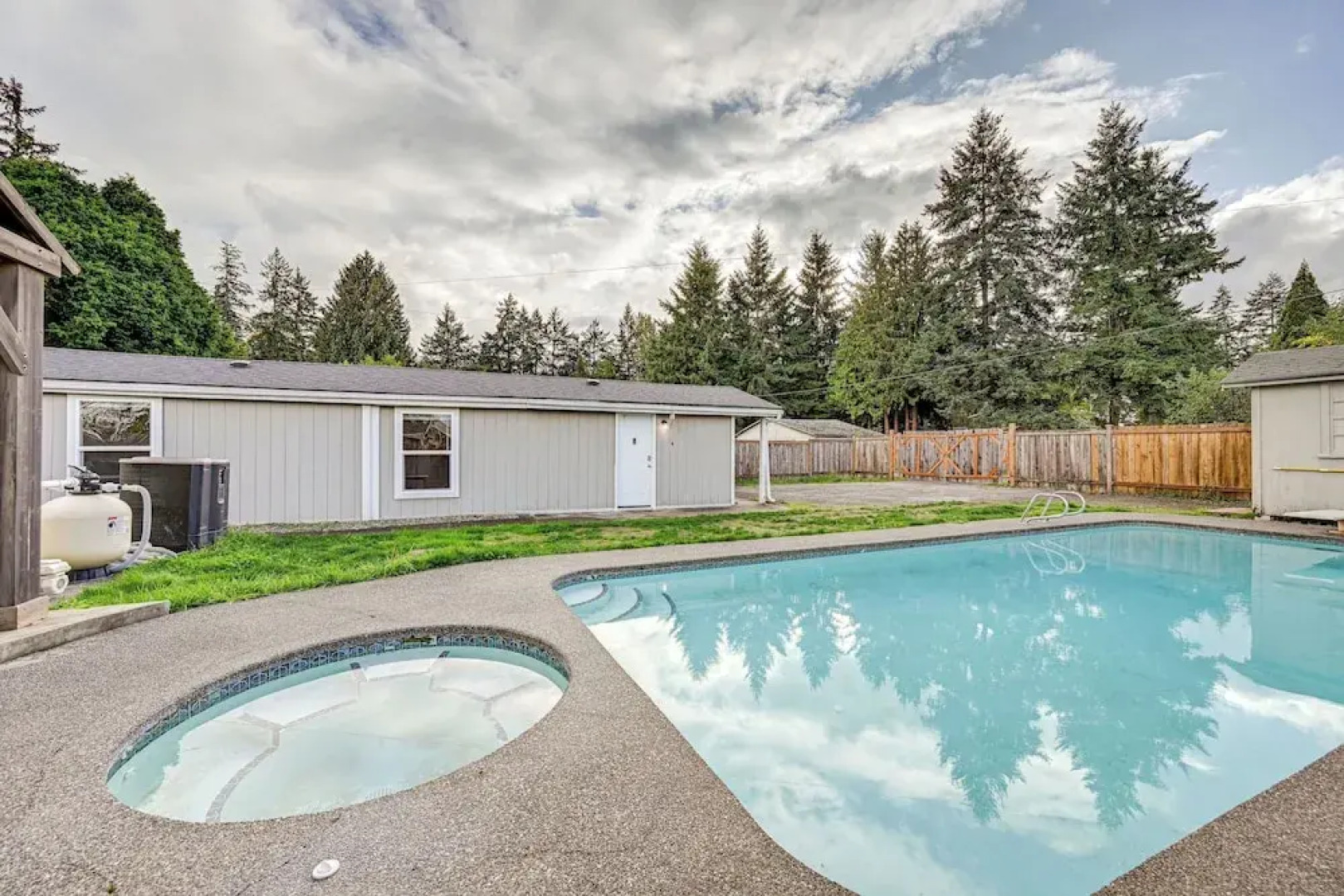 Cozy Tacoma Getaway w/ Grill & Hot Tub!