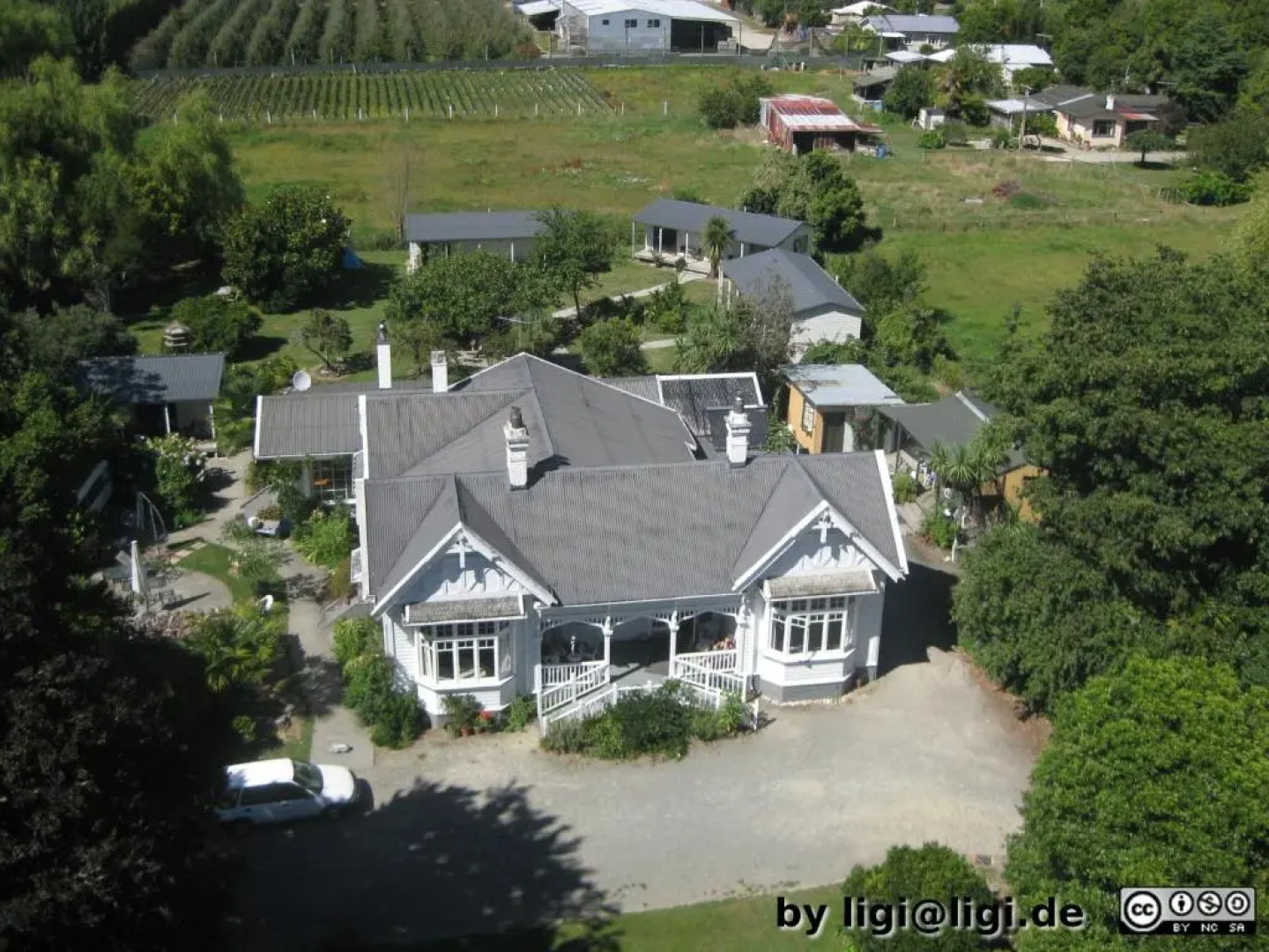 The White Elephant Accommodation - Hostel