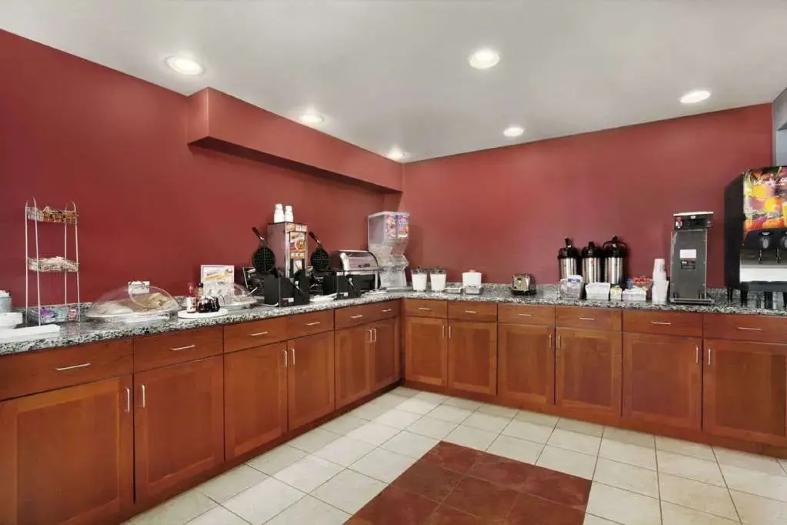 Howard Johnson Inn & Suites Tacoma Near McChord AFB