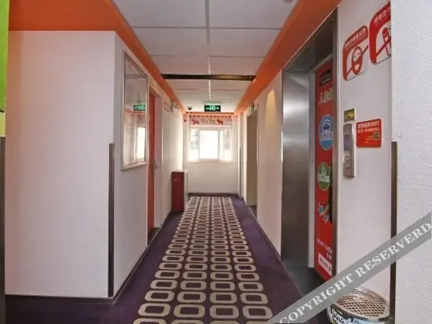 Pod Inn Shanghai People's Square Nanjing Road Pedestrian Street