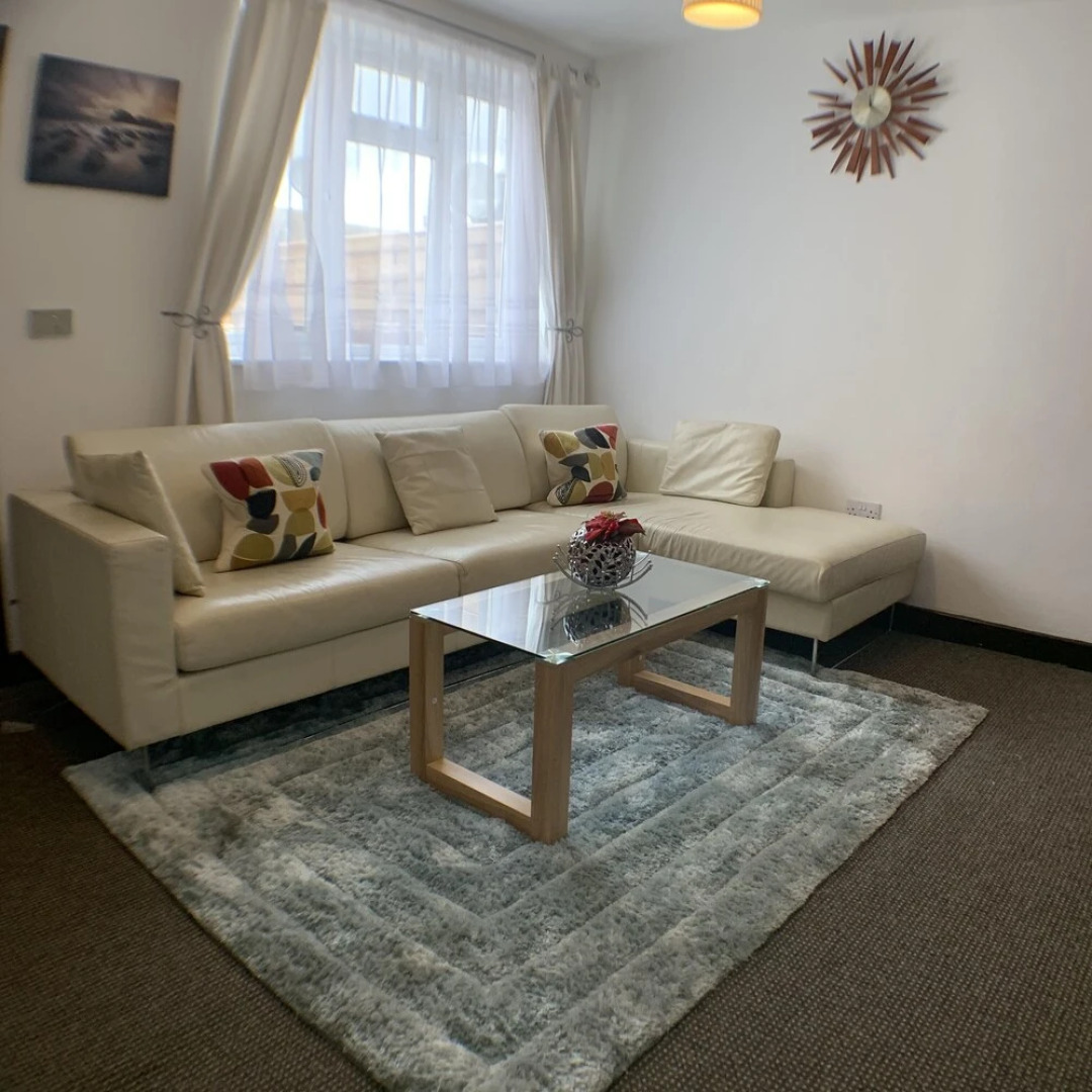 Cardigan House - Avad