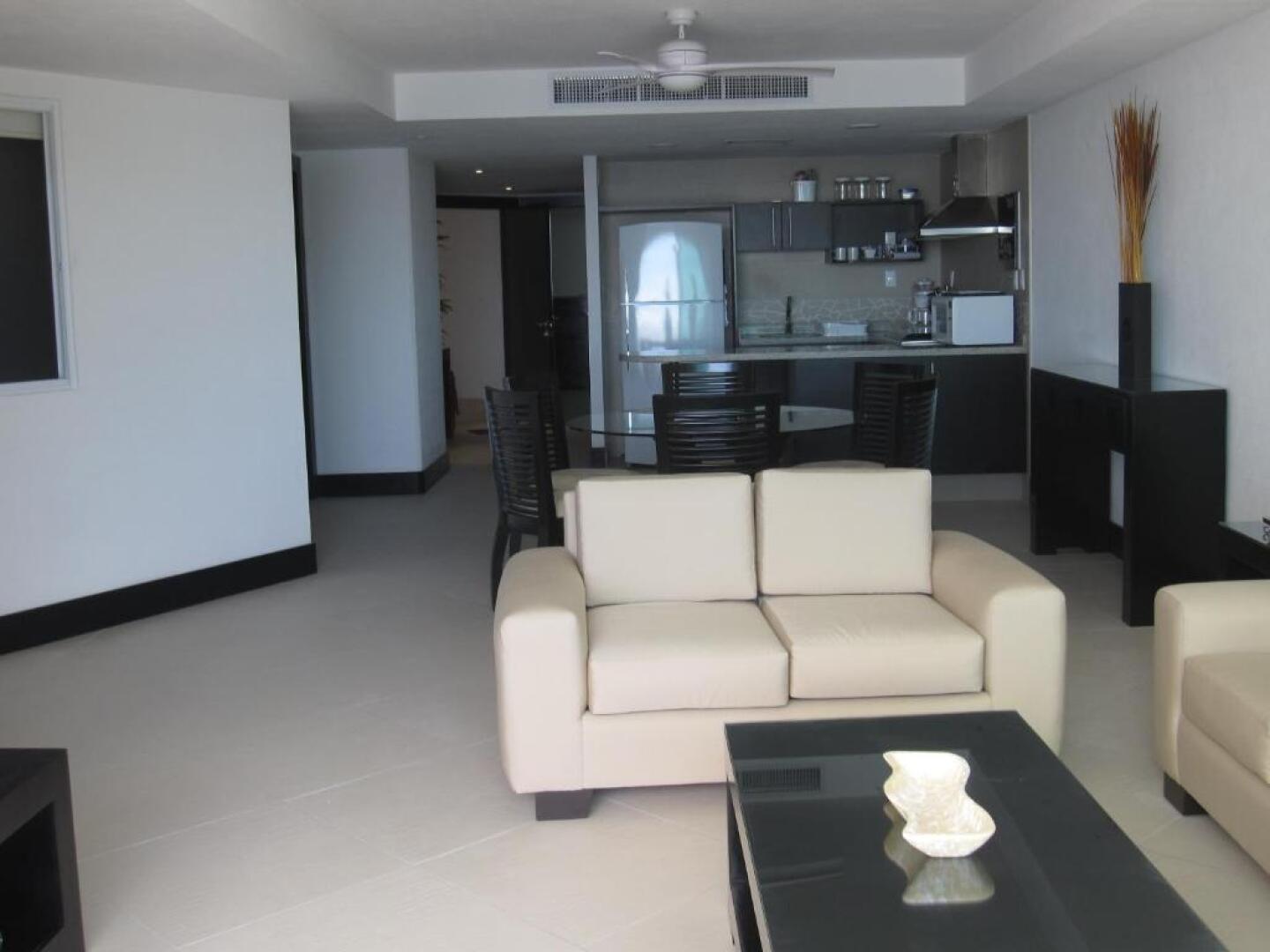 Bay View Grand Marina 1605 Sur