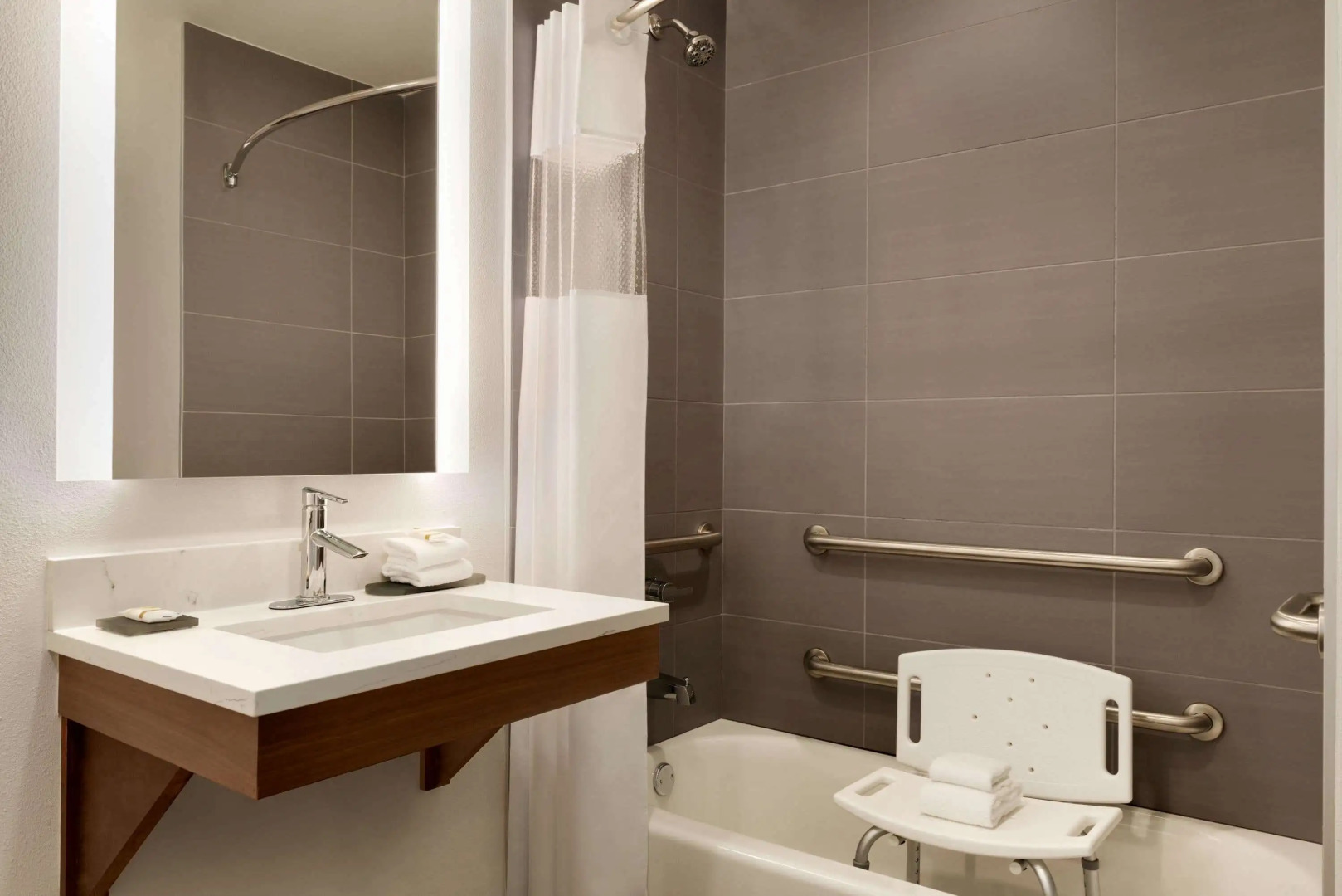 La Quinta Inn & Suites by Wyndham San Luis Obispo Downtown