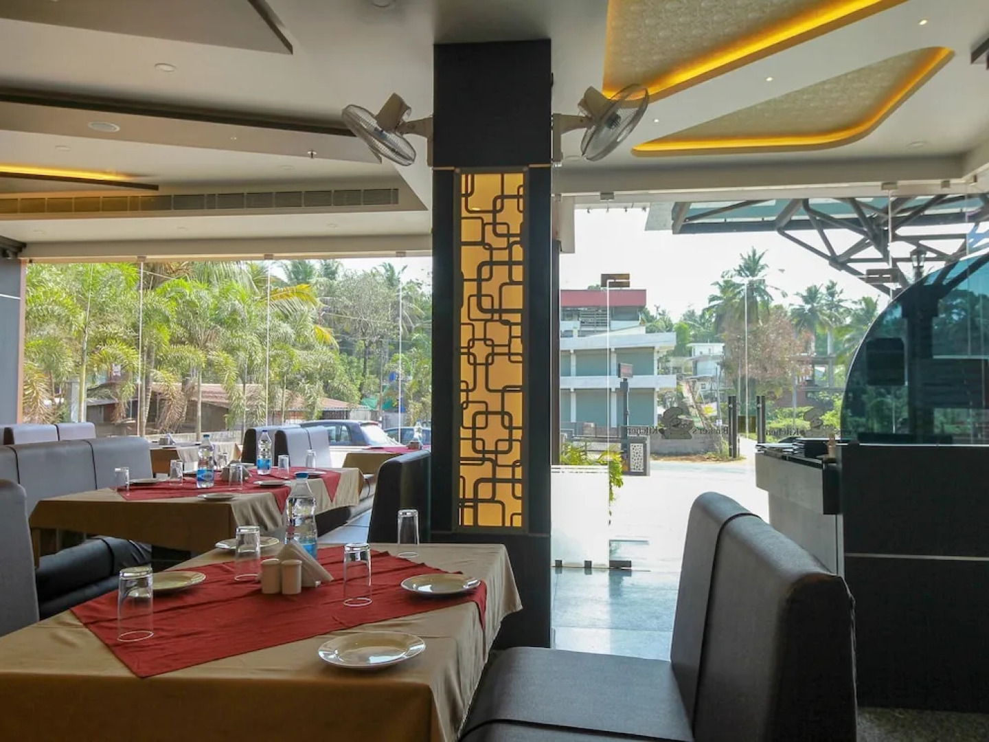 Capital O 29700 Le Moshe Inn