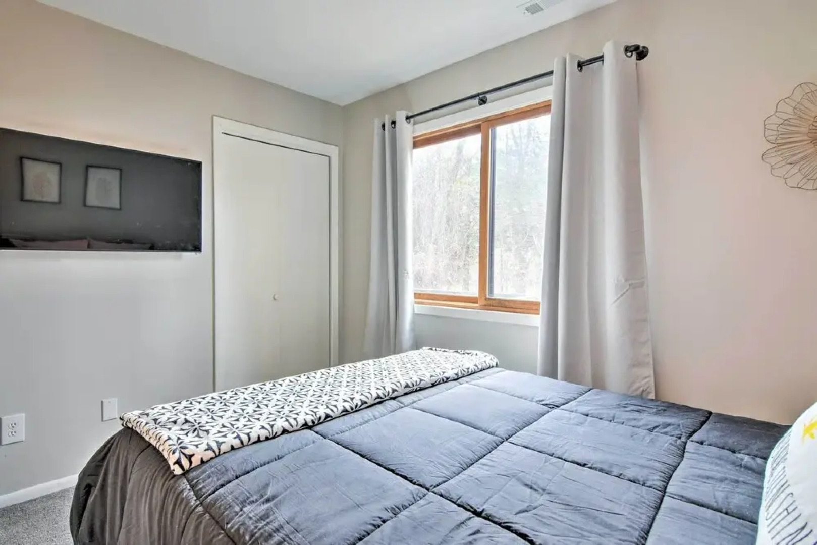 Vernon Township Home w/ Deck on Golf Course