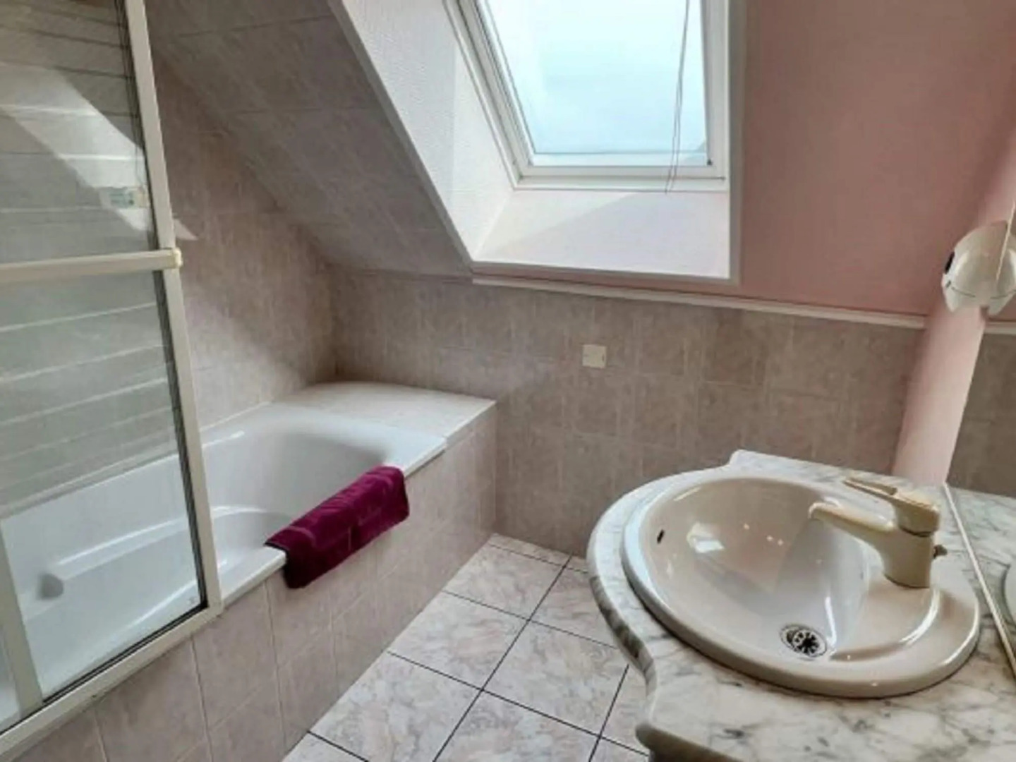 Attractive holiday home in Moëlan-sur-Mer with garden