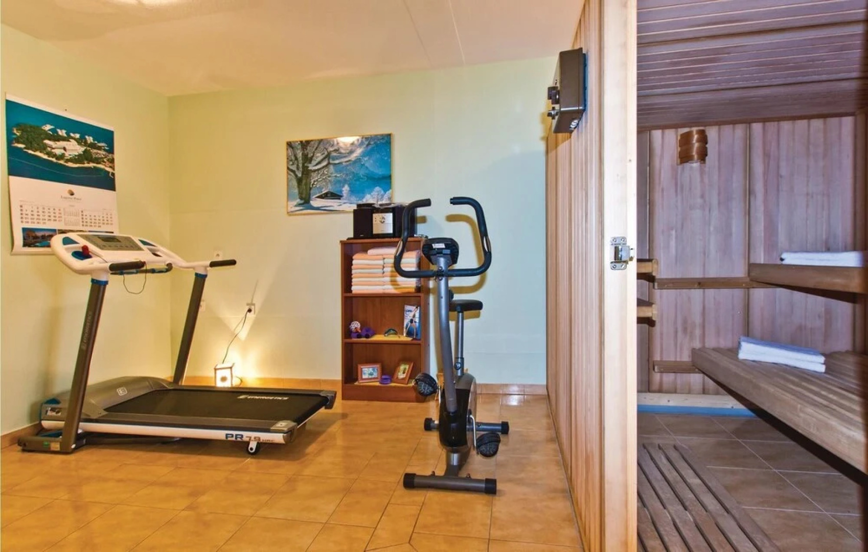 Awesome Home in Visnjan with Hot Tub, Sauna & WiFi